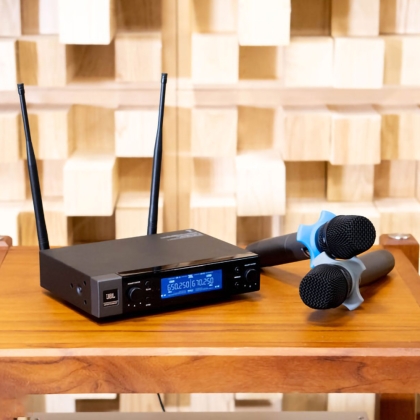 Micro không dây JBL VM200