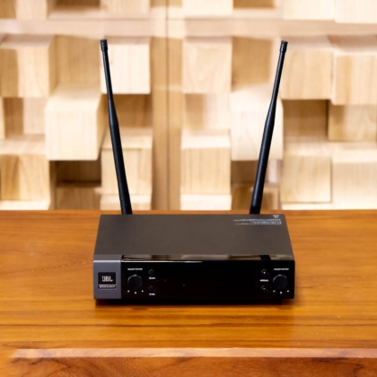 Micro không dây JBL VM200