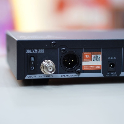 Micro không dây JBL VM300
