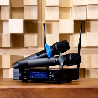 Micro không dây JBL VM200