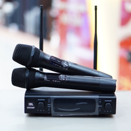 Micro không dây JBL VM300