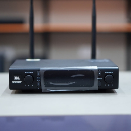 Micro không dây JBL VM300