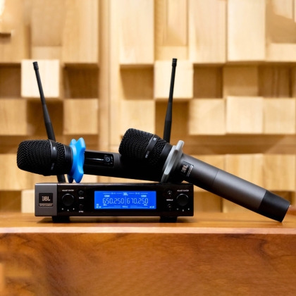 Micro không dây JBL VM200