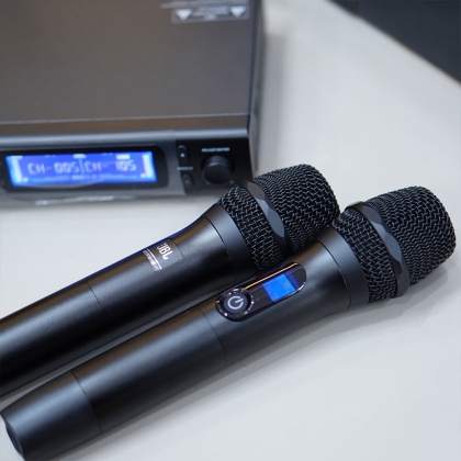 Micro không dây JBL VM300