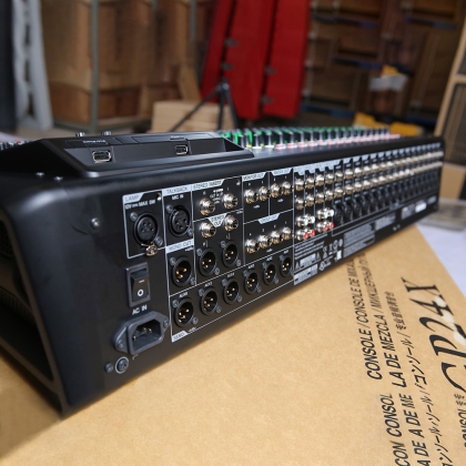 Mixer Yamaha MGP24X